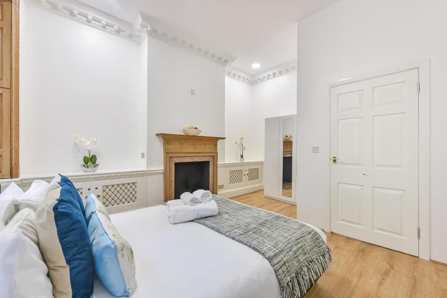 2 Bed Piccadilly 2 Апартаменты Лондон