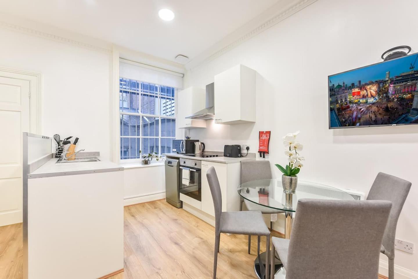 Апартаменты 2 Bed Piccadilly 2 Лондон