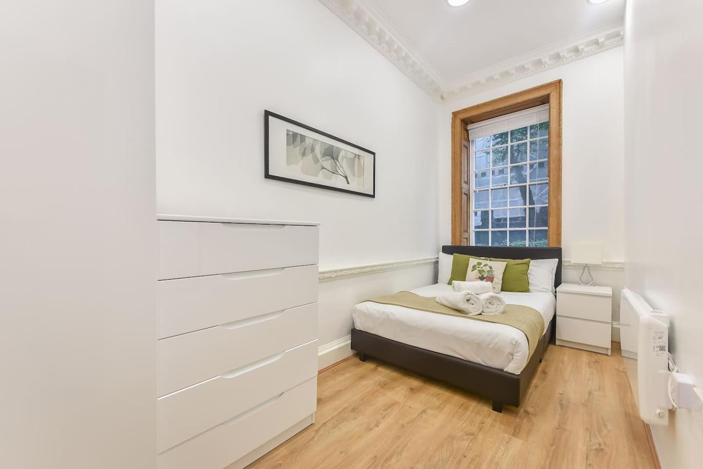 2 Bed Piccadilly 2 * Лондон